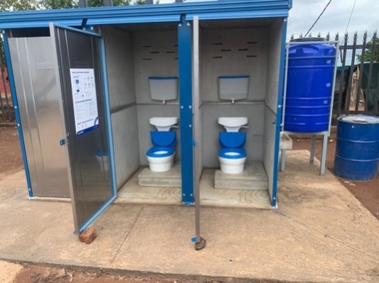 Toiletten na hulp van Breadline Africa NL